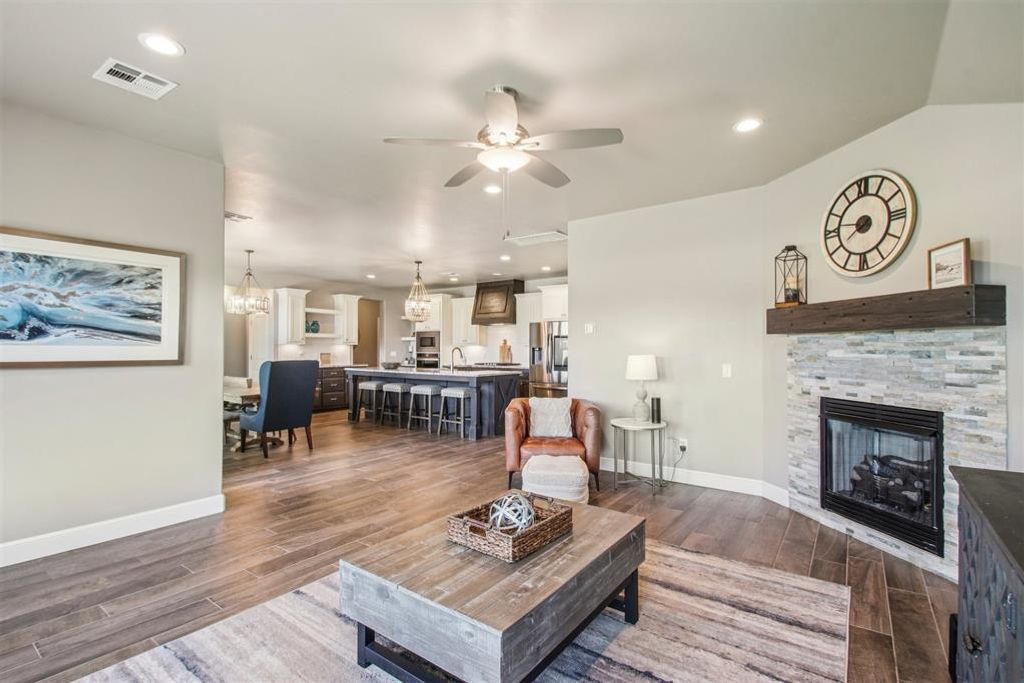 Image 8 of property listing at 9108 NW 117th Street, Yukon, OK 73099