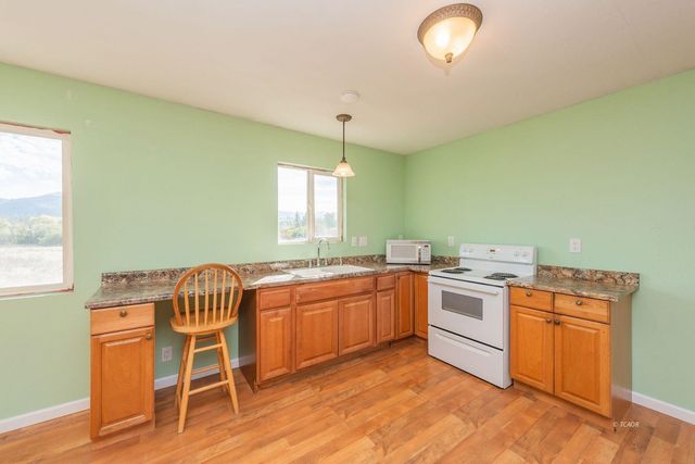 1095 Hyampom Rd, Hayfork, CA 96041