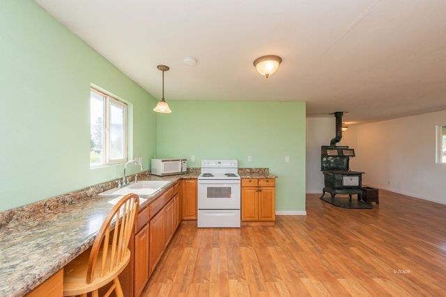 1095 Hyampom Rd, Hayfork, CA 96041