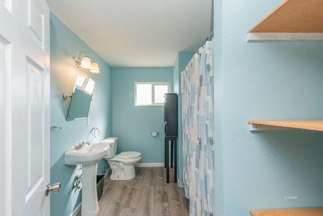 1095 Hyampom Rd, Hayfork, CA 96041