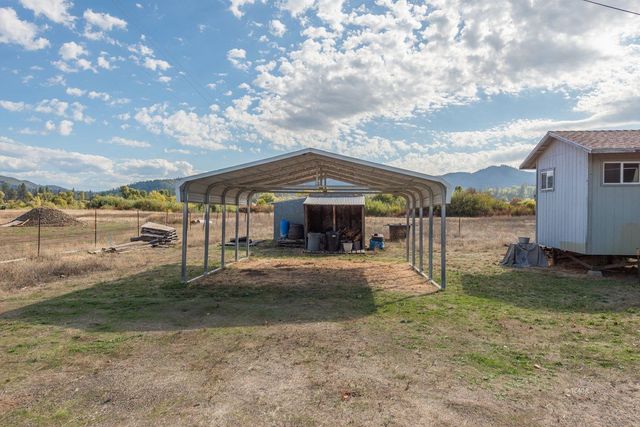 1095 Hyampom Rd, Hayfork, CA 96041