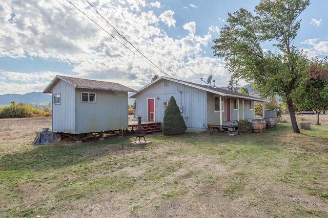 1095 Hyampom Rd, Hayfork, CA 96041