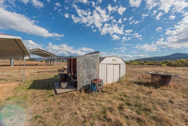 1095 Hyampom Rd, Hayfork, CA 96041