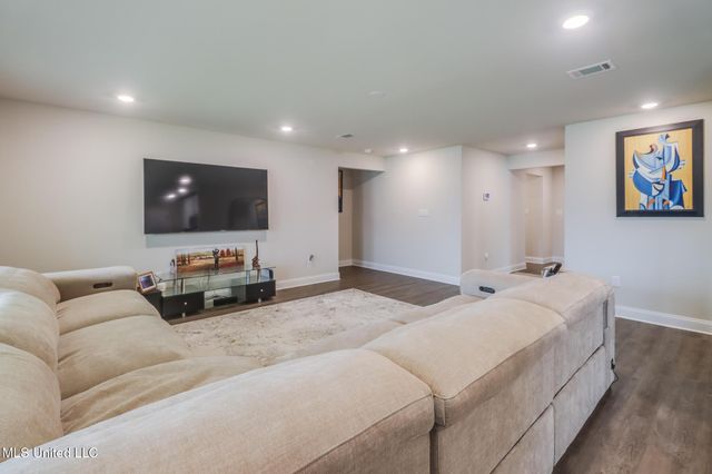 10519 Willow Leaf Drive, Gulfport, MS 39503