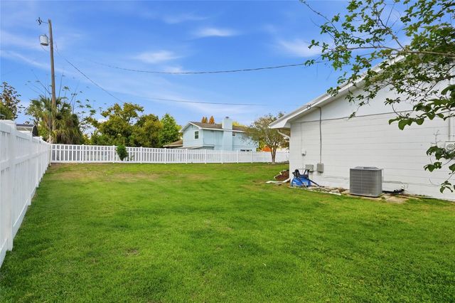 22 LAKE LINK DRIVE SE, Winter Haven, FL 33884