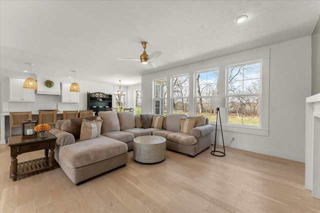 1213 Briarwood Lane, Mahomet, IL 61853