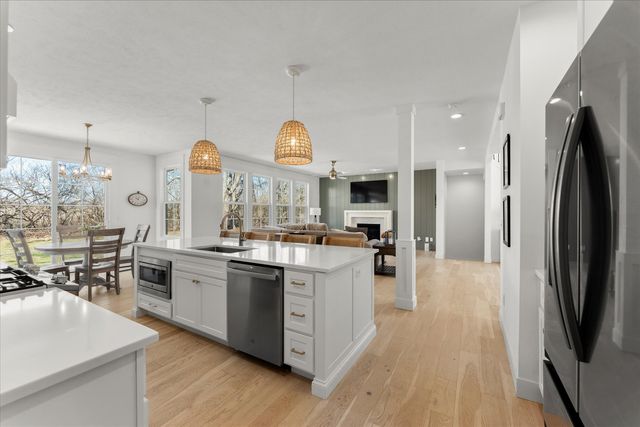 1213 Briarwood Lane, Mahomet, IL 61853