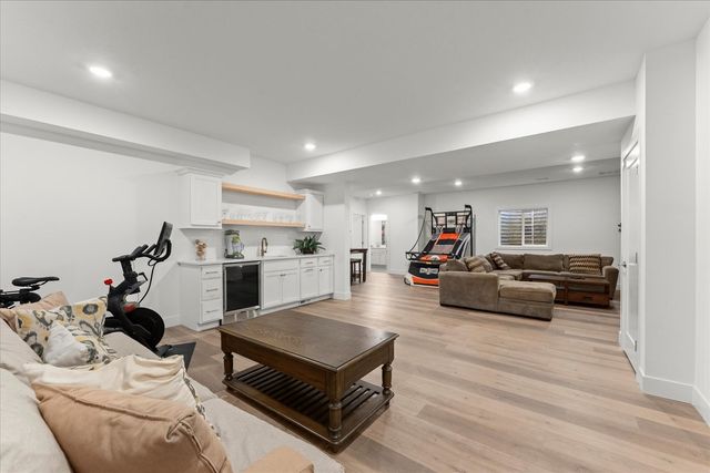 1213 Briarwood Lane, Mahomet, IL 61853