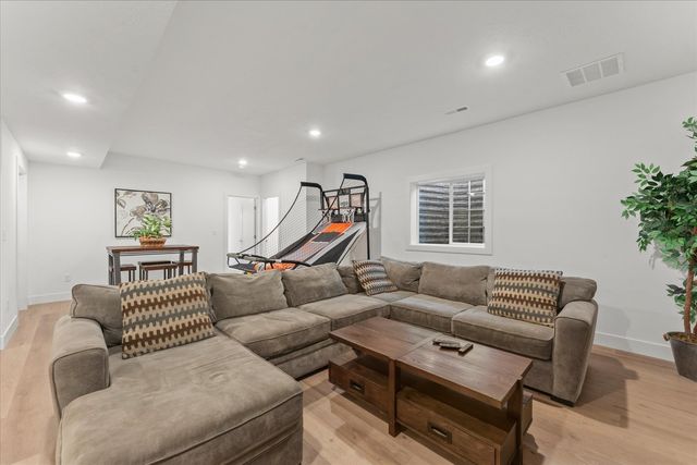 1213 Briarwood Lane, Mahomet, IL 61853