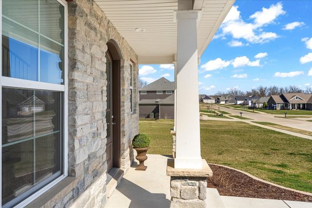 1213 Briarwood Lane, Mahomet, IL 61853