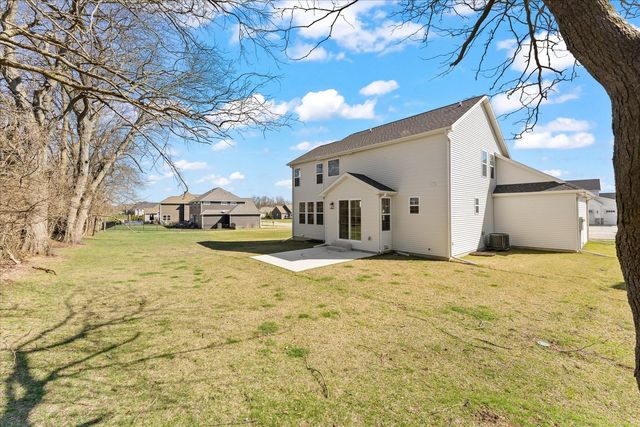 1213 Briarwood Lane, Mahomet, IL 61853