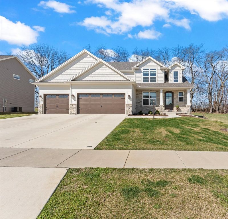 1213 Briarwood Lane, Mahomet, IL 61853