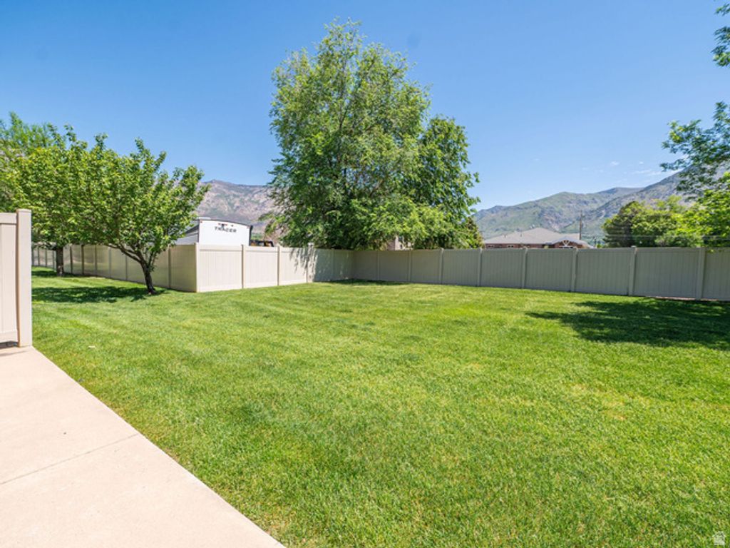 Image 18 of property listing at 359 E 2275 N #5, North Ogden, UT 84414