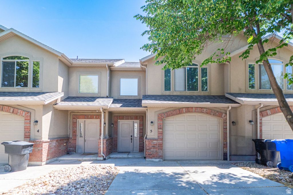 Image 3 of property listing at 359 E 2275 N #5, North Ogden, UT 84414