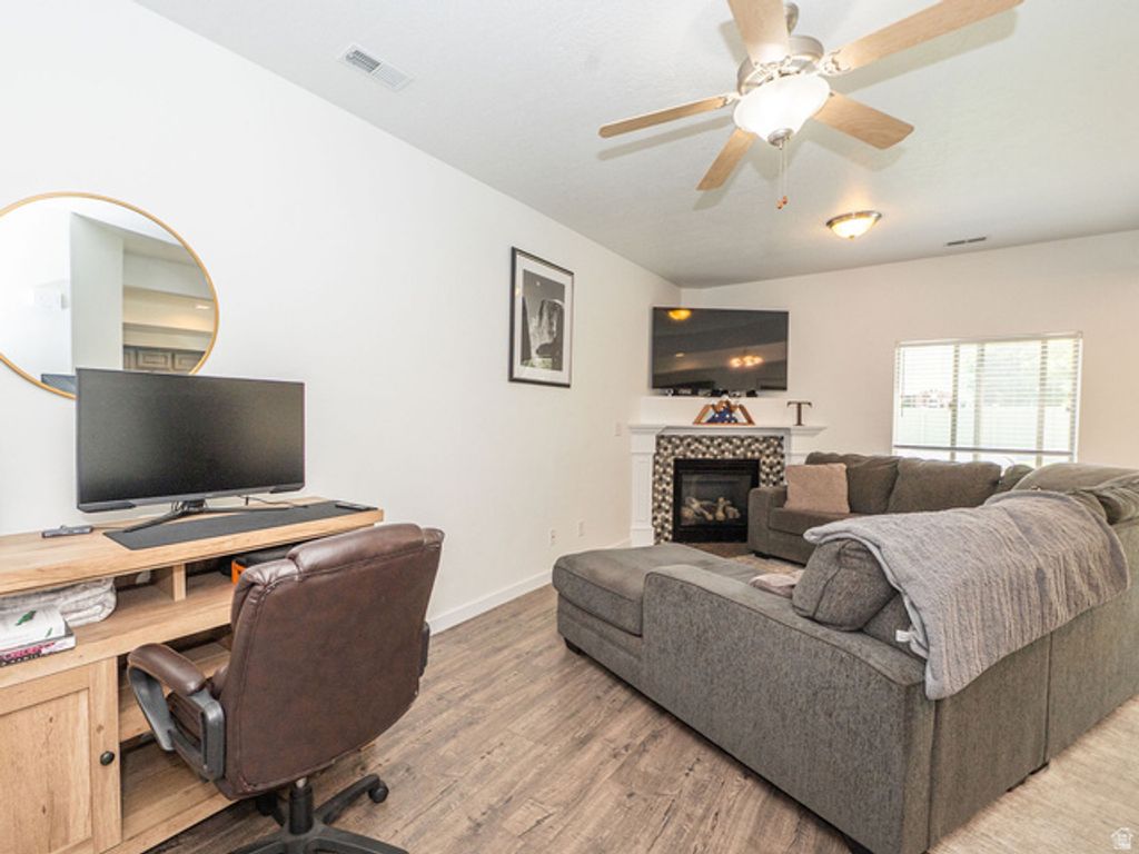 Image 5 of property listing at 359 E 2275 N #5, North Ogden, UT 84414