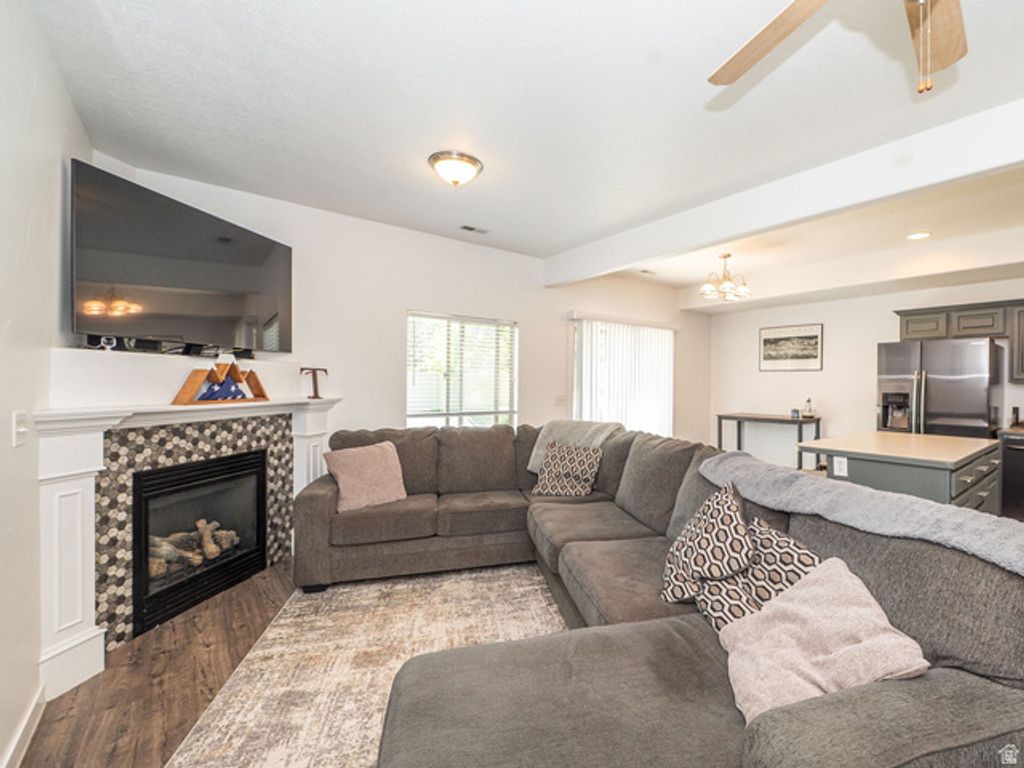 Image 6 of property listing at 359 E 2275 N #5, North Ogden, UT 84414