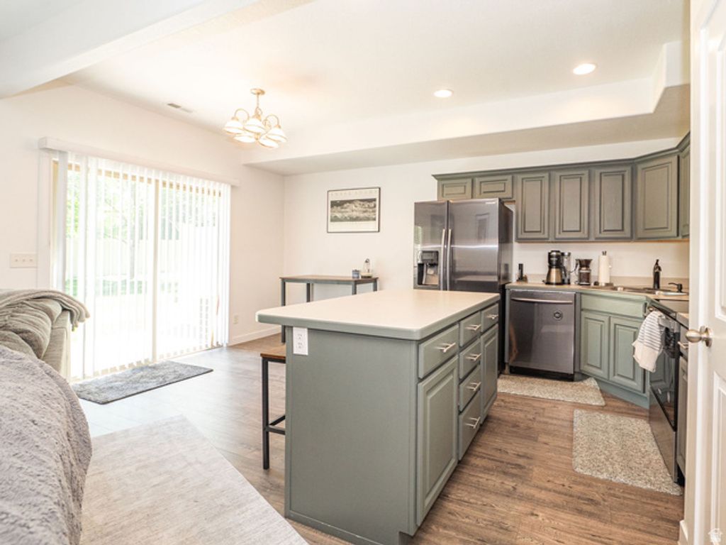Image 7 of property listing at 359 E 2275 N #5, North Ogden, UT 84414