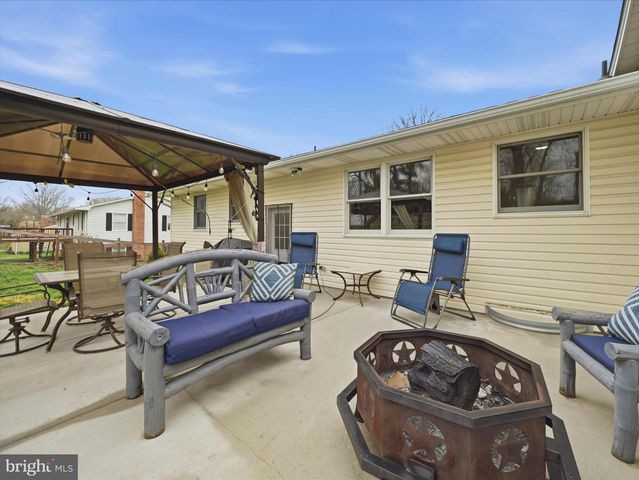 917 WOODLAND PARKWAY, Waynesboro, PA 17268