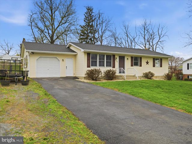 917 WOODLAND PARKWAY, Waynesboro, PA 17268