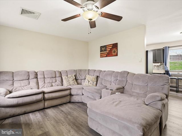 917 WOODLAND PARKWAY, Waynesboro, PA 17268
