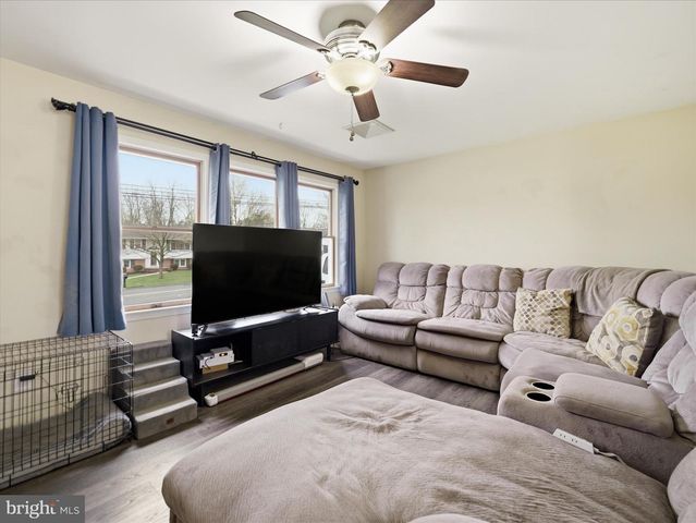 917 WOODLAND PARKWAY, Waynesboro, PA 17268