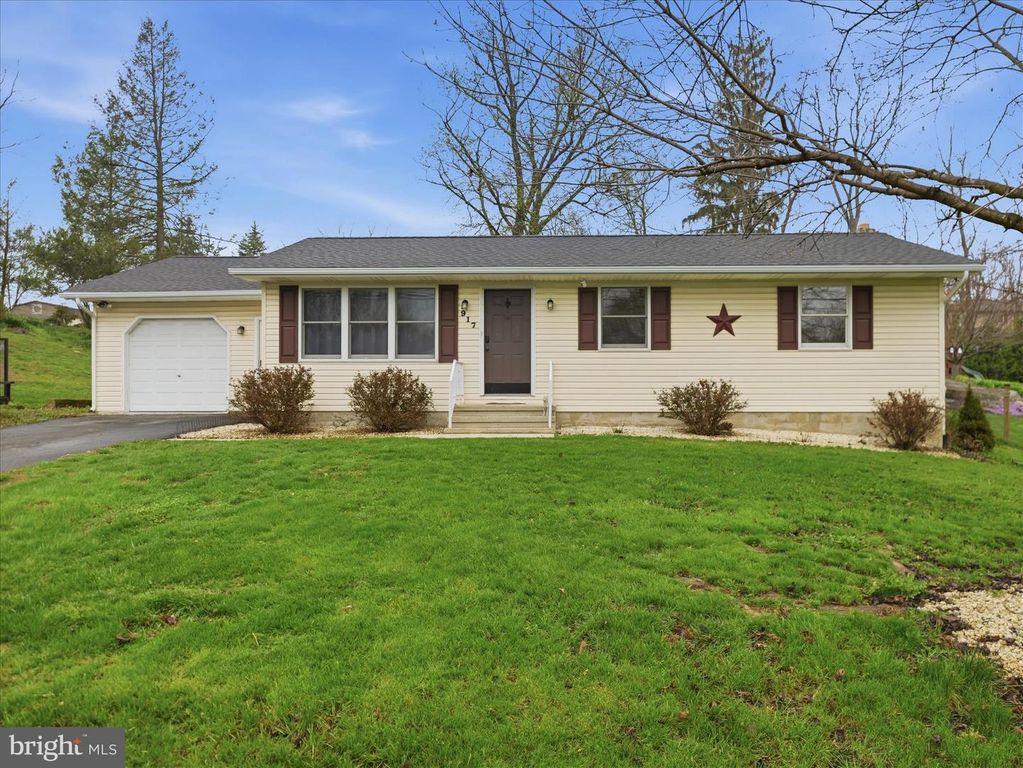 917 WOODLAND PARKWAY, Waynesboro, PA 17268