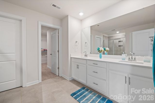 13022 KENWORTH Road, Charlotte, NC 28278