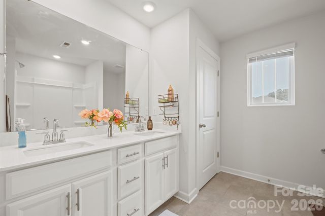 13022 KENWORTH Road, Charlotte, NC 28278