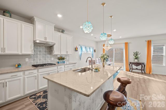 13022 KENWORTH Road, Charlotte, NC 28278