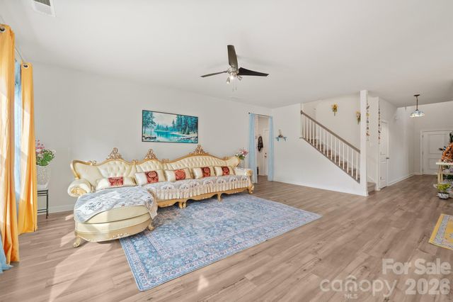 13022 KENWORTH Road, Charlotte, NC 28278