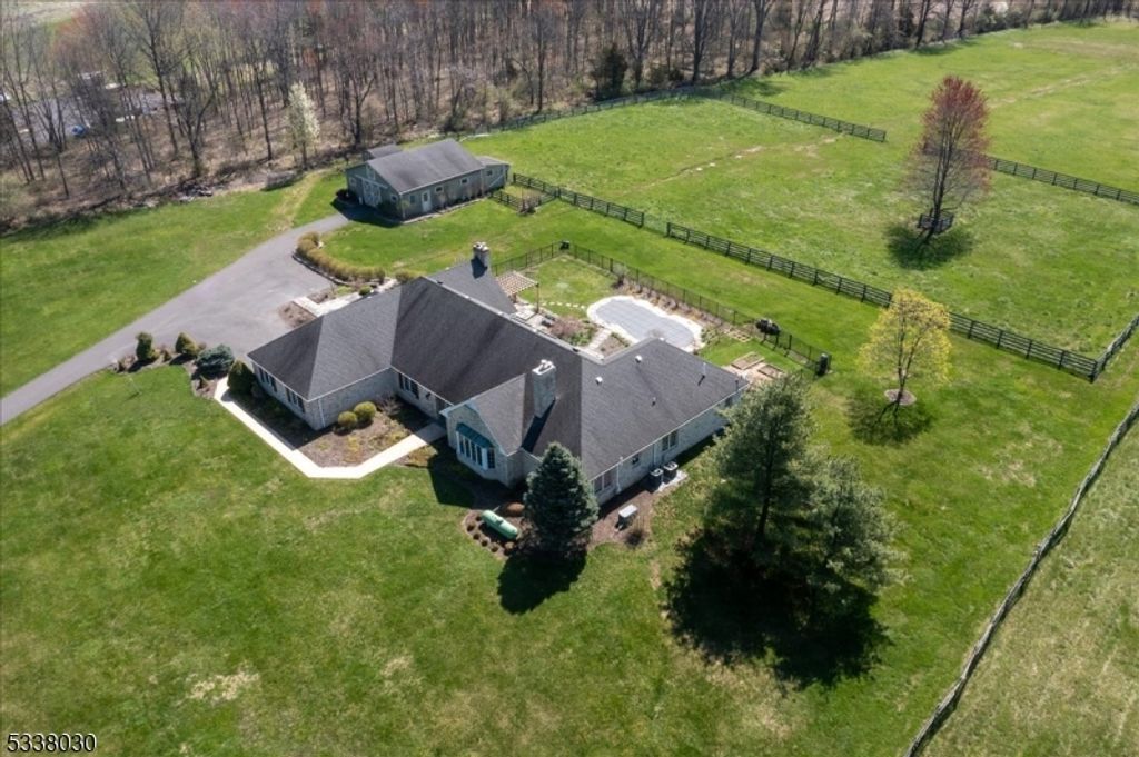 94 Brookville Hollow Rd, Delaware Twp., NJ 08559