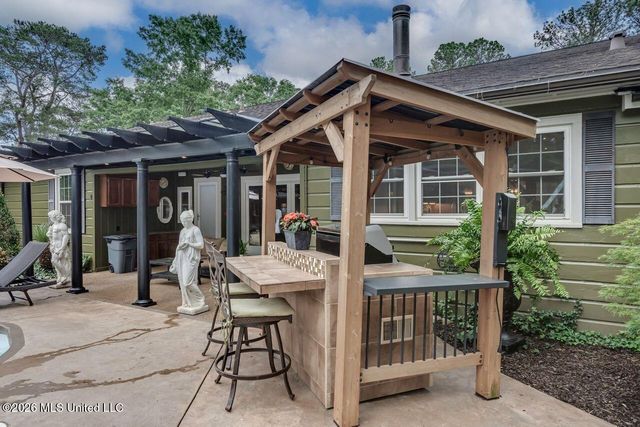 1016 Meadowbrook Road, Jackson, MS 39206