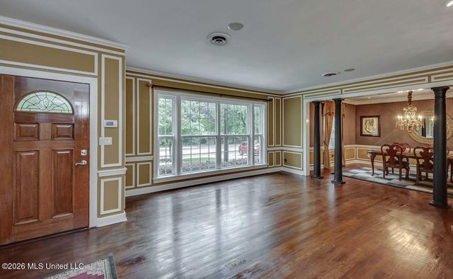 1016 Meadowbrook Road, Jackson, MS 39206