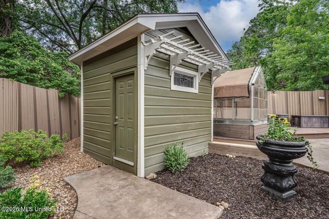 1016 Meadowbrook Road, Jackson, MS 39206