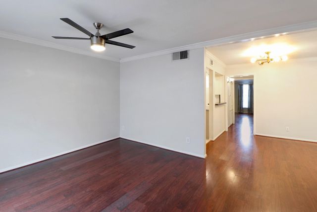 11550 Chimney Rock Road 205, Houston, TX 77035