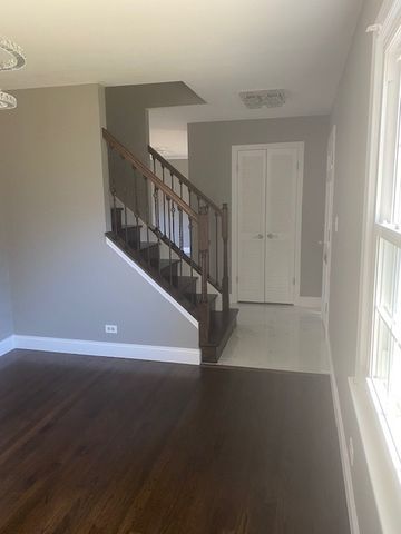 405 Blue Grass Court, Naperville, IL 60563