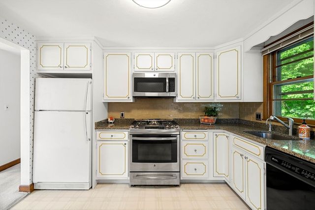 12 Raylen Ave, Peabody, MA 01960