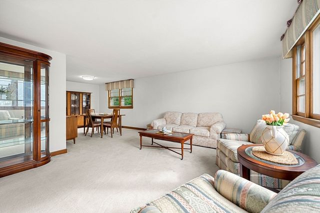 12 Raylen Ave, Peabody, MA 01960