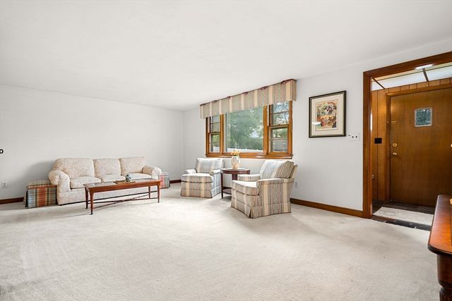 12 Raylen Ave, Peabody, MA 01960