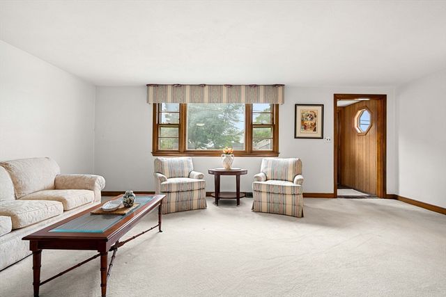 12 Raylen Ave, Peabody, MA 01960