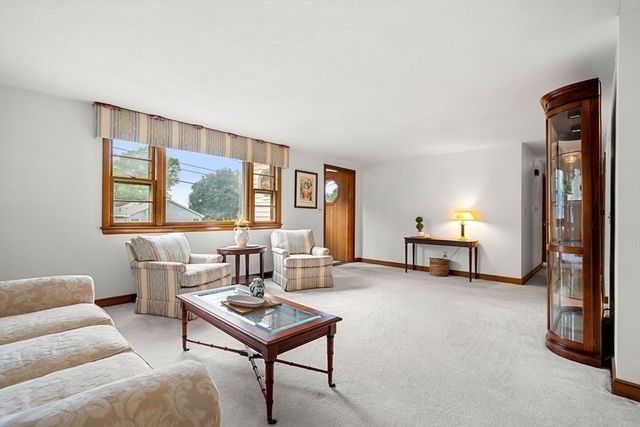 12 Raylen Ave, Peabody, MA 01960