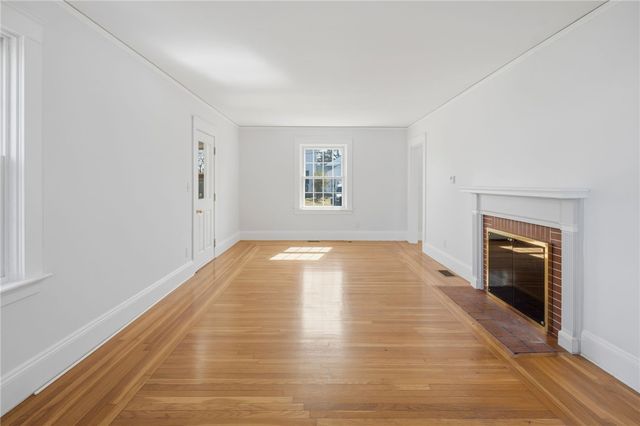 21 Earlham Way, Warwick, RI 02886