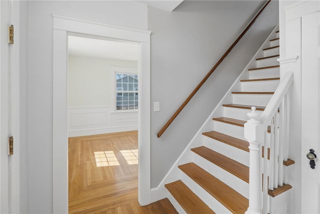 21 Earlham Way, Warwick, RI 02886