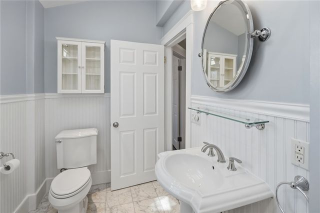 21 Earlham Way, Warwick, RI 02886