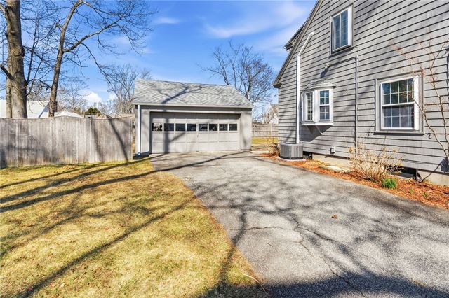 21 Earlham Way, Warwick, RI 02886