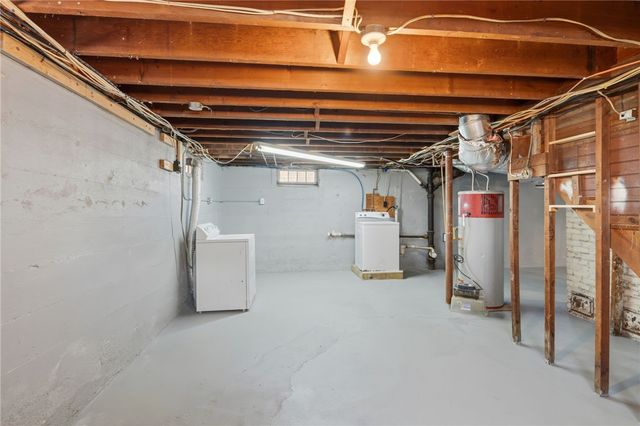 21 Earlham Way, Warwick, RI 02886