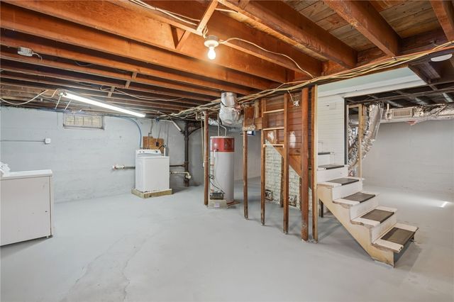 21 Earlham Way, Warwick, RI 02886