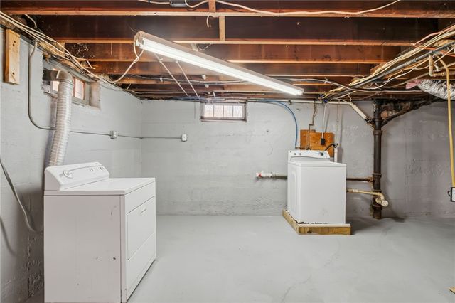 21 Earlham Way, Warwick, RI 02886