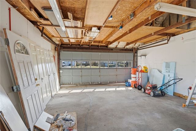 21 Earlham Way, Warwick, RI 02886