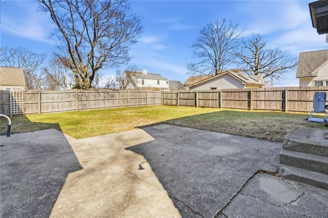 21 Earlham Way, Warwick, RI 02886